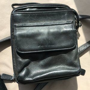 Classic Black Leather Fossil traveler’s crossbody